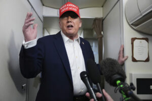 Putin chce pokračovať v zabíjaní ľudí, možné je sprísnenie sankcií, povedal Trump